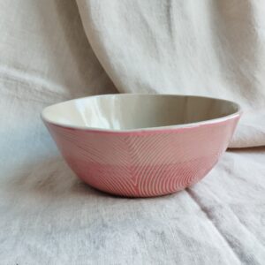 Saladier Sillon rouge et rose. Céramique artisanale colorée e, dégradé de rose et rouge, gravée de lignes concentriques