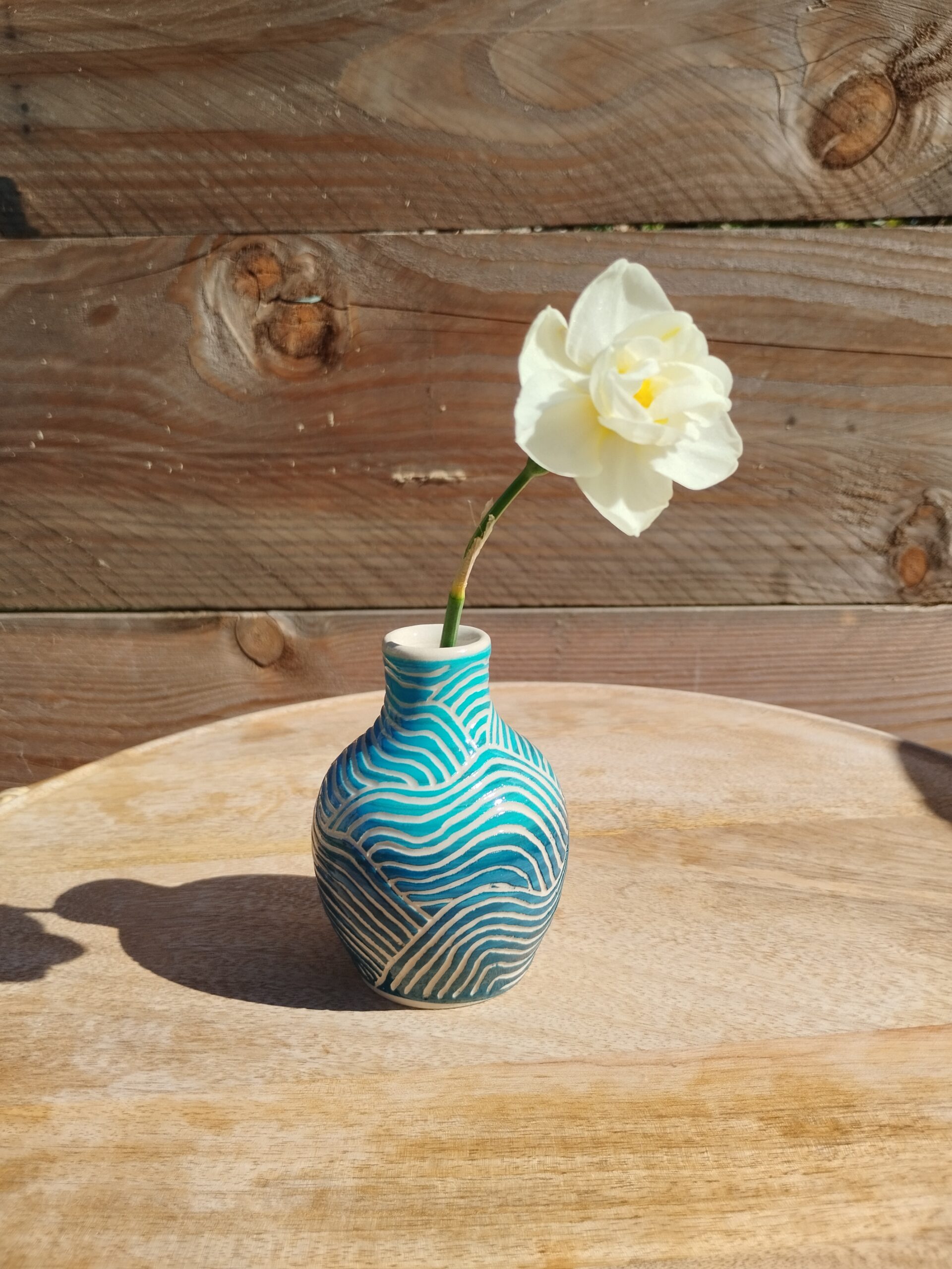 mini vase en grès gravé bleu